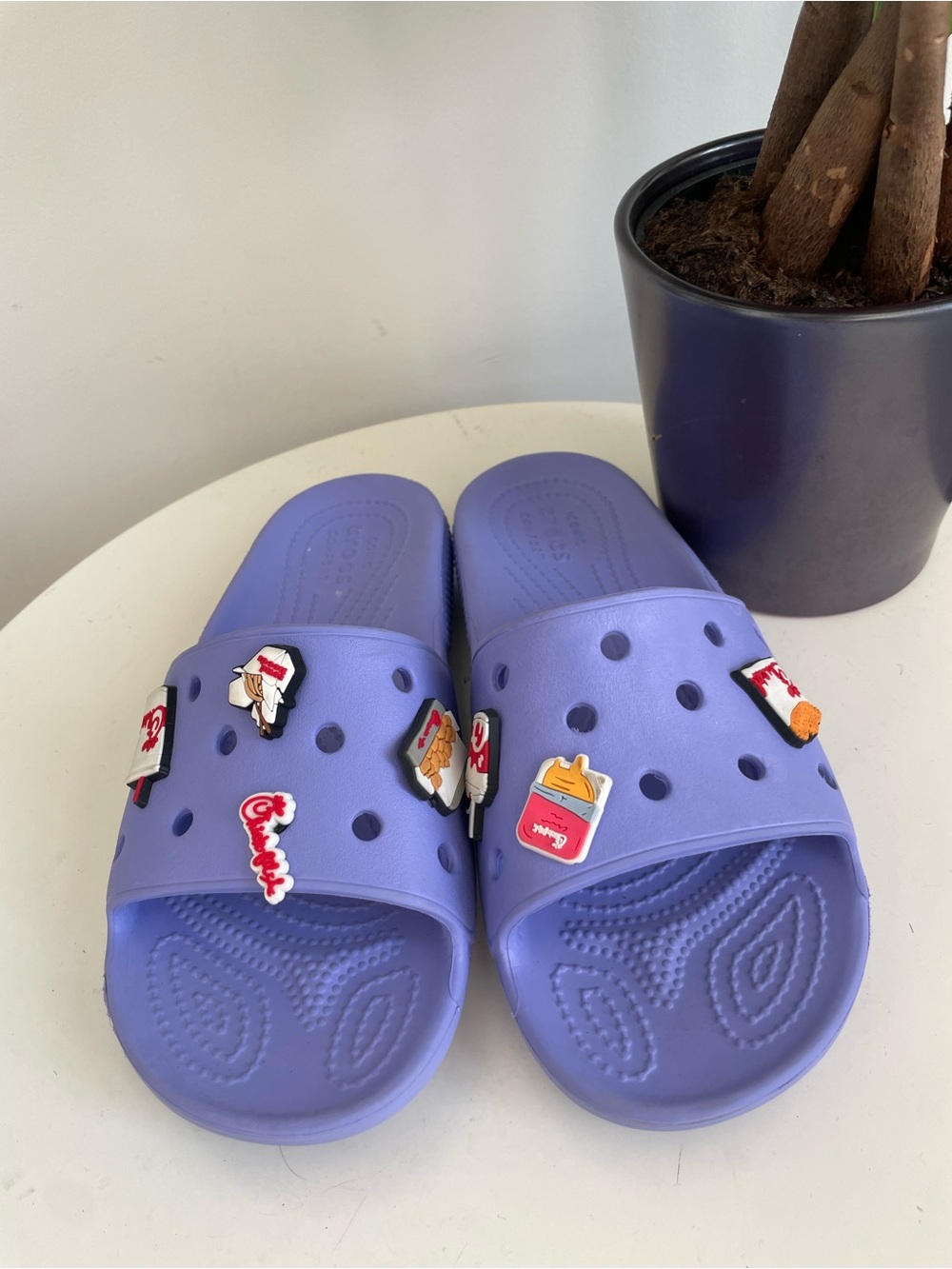 Women Size 6 Crocs Slip On Slippers Sandals Chick-fil-A Charms